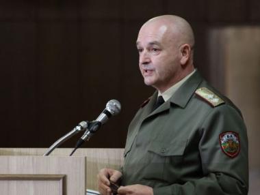 Нова мярка: Излизането от вкъщи да се обявява с SMS