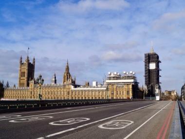 Великобритания ще остане блокирана поне още 6 месеца