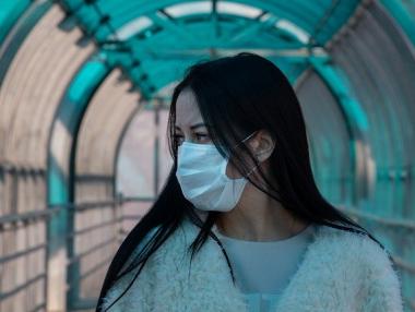 Маските стават задължителни на обществените места