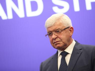 Ананиев отмени заповедта за задължителни маски, издадена вчера