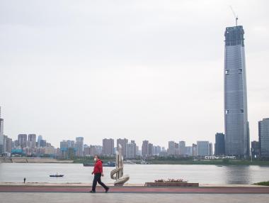 Китайската икономика се възстановява в страх от „втора вълна“ на Covid-19