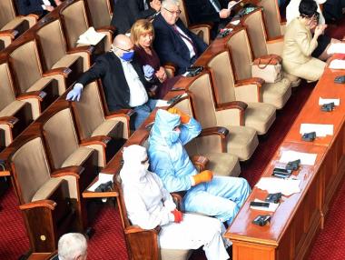 При отрицателни проби за Covid-19 депутатите няма да излизат в карантина