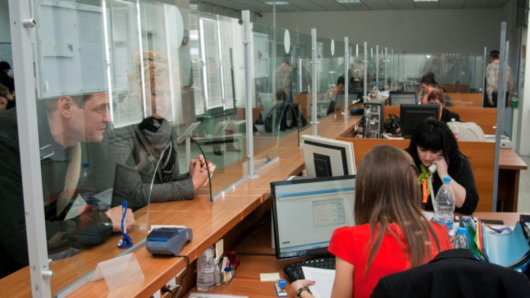 Близо 13 хил. човека в България са останали без работа за седмица