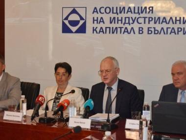 Бизнесът да не плаща нищо от антикризисната програма, иска АИКБ
