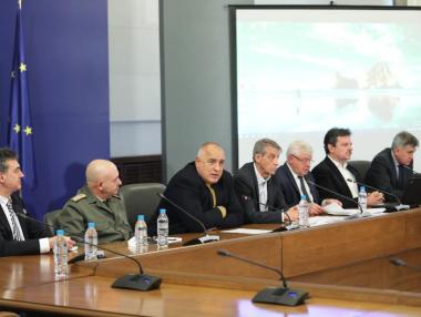 1700 медици на „първа линия“ ще получат бонус от 1000 лв. днес