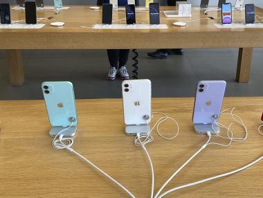 Магазините на Apple в САЩ остават затворени до май