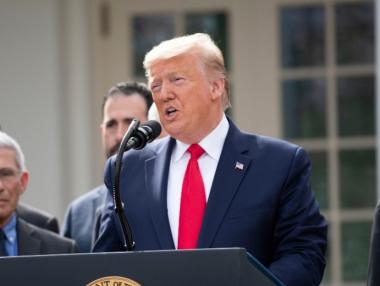 Тръмп забрани износа на защитни маски