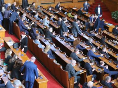 Депутатите и министрите без заплати докато трае извънредното положение