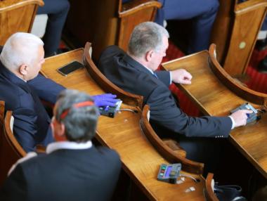 Парламентът разреши на кабинета да вземе 10 млрд. лева дълг