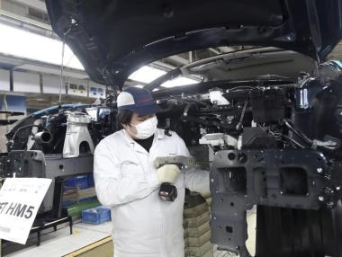 Honda праща в неплатен отпуск 10 000 служители в САЩ