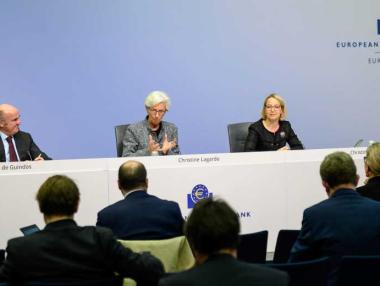 Как ЕЦБ направи завой на 180° само за четири седмици