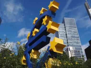 Еврозоната е напът да приеме спасителен план за €465 млрд.