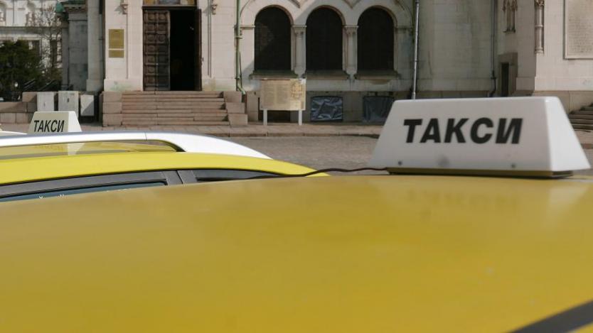 Малки таксиметрови фирми искат по 1000 лв. и драстичен скок на тарифите