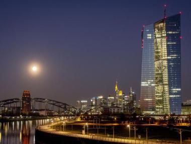 Еврозоната не можа да се споразумее за спасителните икономически механизми