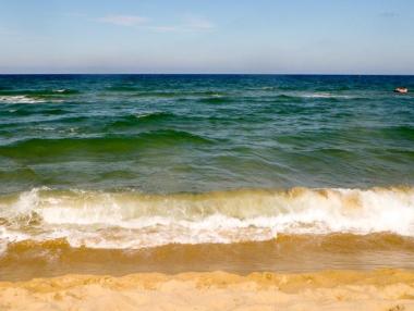 До 24 лева за комплект чадъри и шезлонг на плаж „Черноморец-юг“