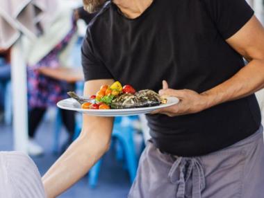 Ресторантьорите искат фиксирана заплата от държавата в кризата