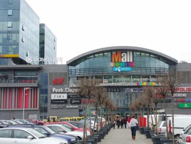 Ананиев удължи забраната за работа на търговските обекти