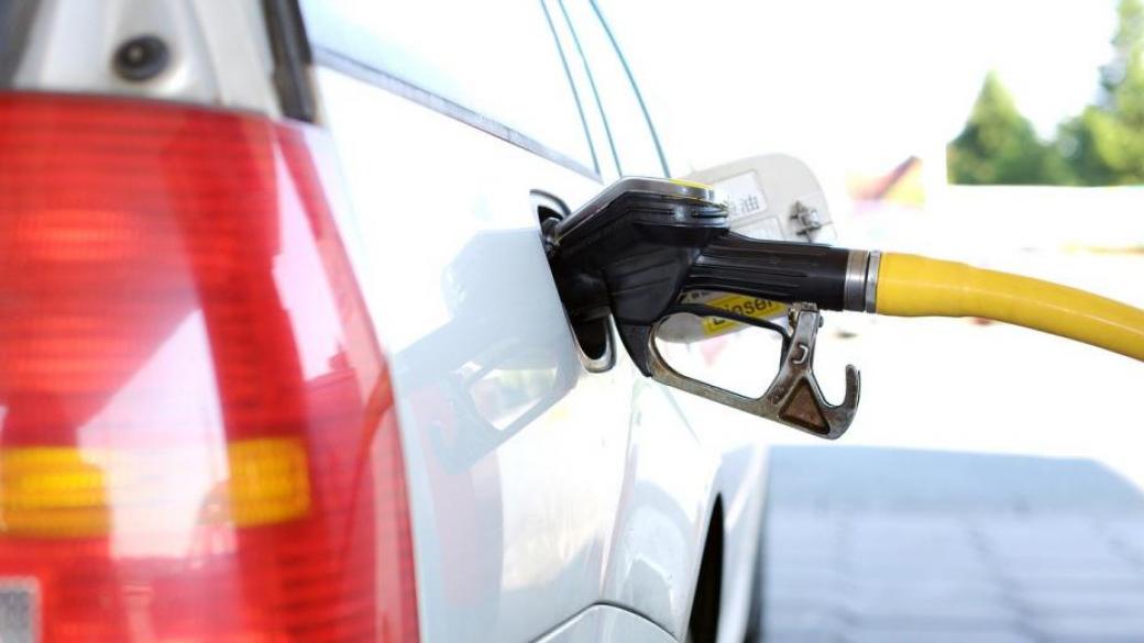Поевтиняването на горивата в България изостава от други държави в ЕС