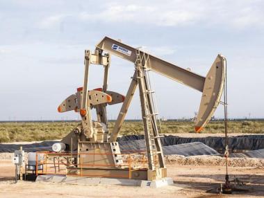 Петролът поскъпна с 1% след данните за шистовото производство в САЩ