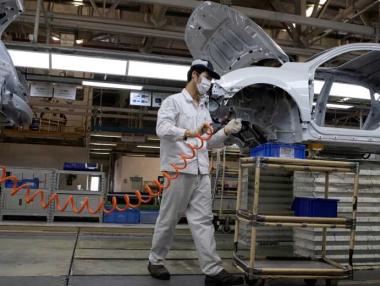 Китай ще продължи да субсидира покупки на електромобили