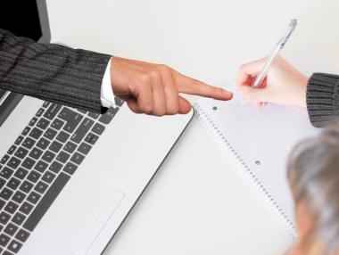 Училищата ще плащат интернета на социално слаби ученици