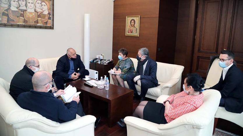 Борисов убеди веригите да предлагат повече български стоки