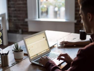 Изолацията ни подтиква да работим повече