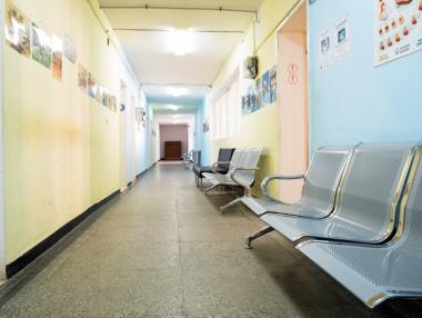 От утре се възобновяват детските и женски консултации