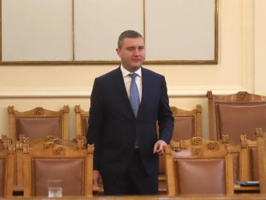 Горанов: Мислим по още мерки за най-засегнатите от кризата