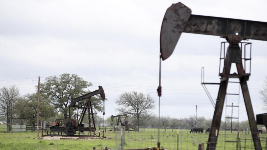 Свободното падане на цените на петрола продължава