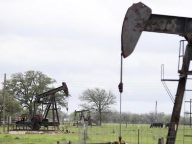 Свободното падане на цените на петрола продължава