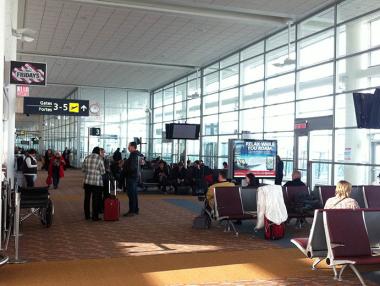 Тръмп замразява кандидатстването за зелена карта