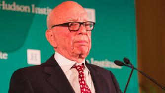 Мениджърите на Fox Corp се отказаха от заплатите си