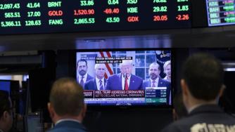 Коронавирусът ще учетвори бюджетния дефицит на САЩ