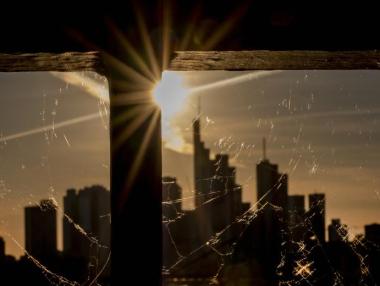 7 графики, показващи коронавирусния удар върху световната икономика