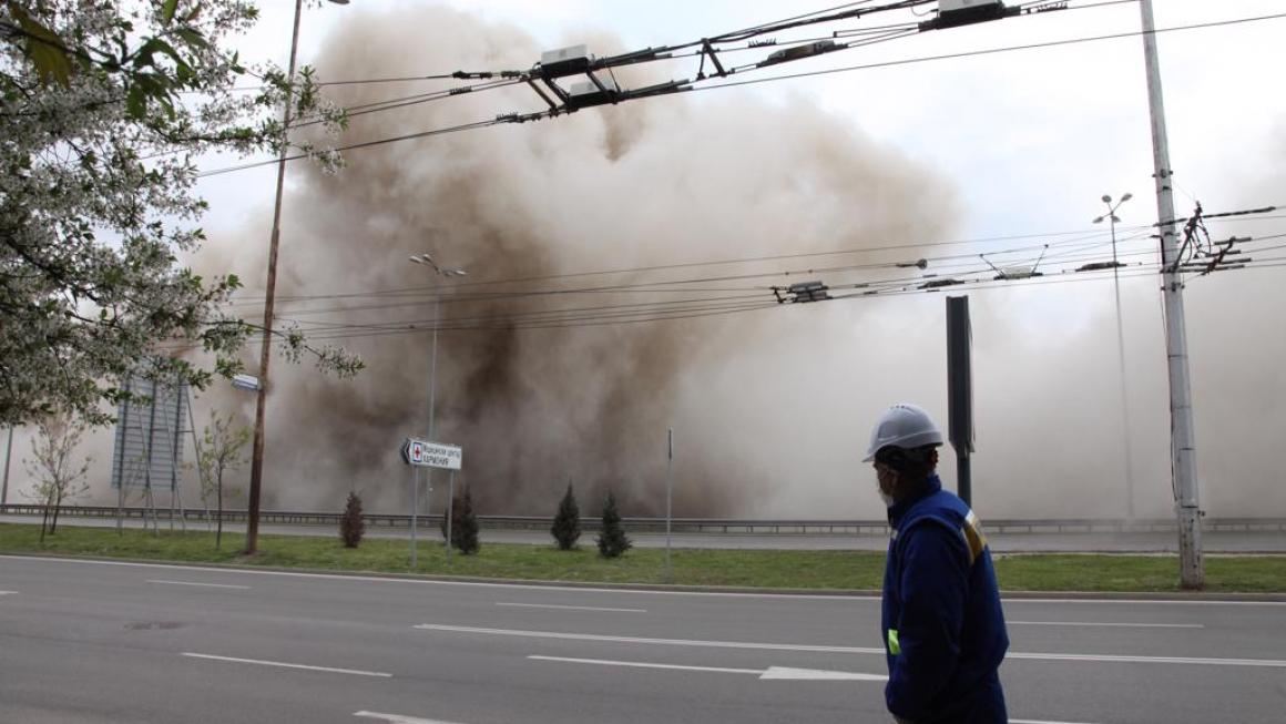 Галерия :: Снимка 1 :: Взривиха недостроената сграда на ИПК „Родина“}