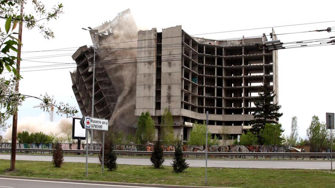 Галерия :: Снимка 5 :: Взривиха недостроената сграда на ИПК „Родина“}