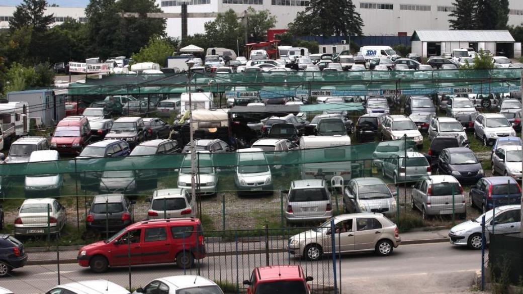 Пазарът на употребявани коли в България се срина с над 90%