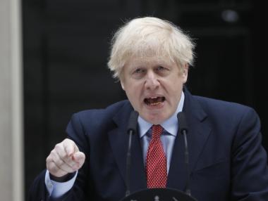 Джонсън предупреди: Сега е „моментът на максимален риск“