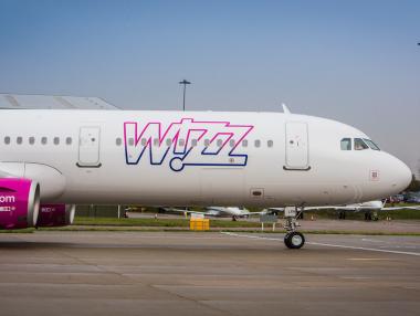 Маските стават задължителни в самолетите на Wizz Air