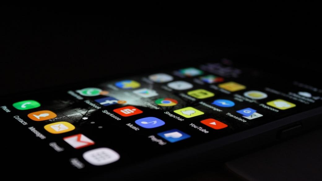 Огромен скок в търсенето на мобилни приложения през март