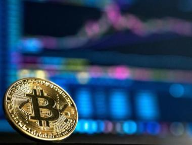 Цената на биткойн скочи с близо 20% за един ден