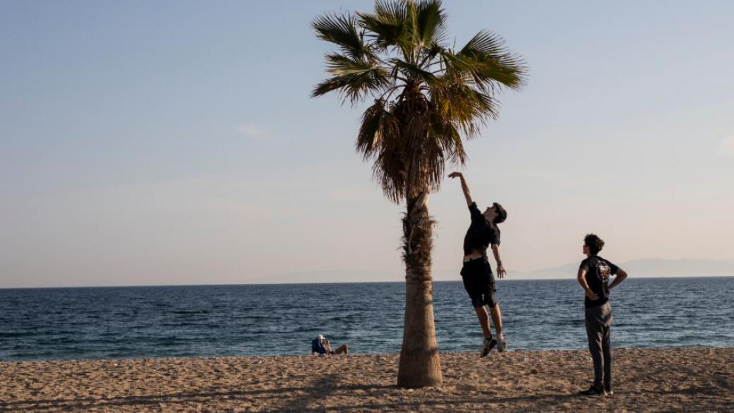 Гърция отваря за туристи от юли, но ще останат ли плажовете празни?