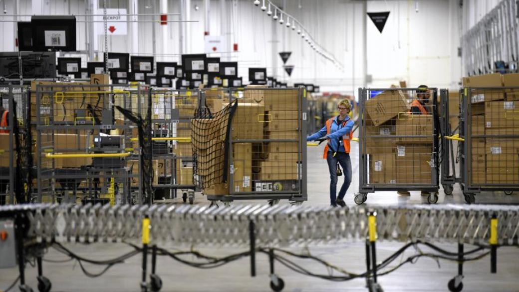 Служителите на Amazon остават в режим „хоум-офис“ до октомври