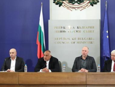 Ананиев разреши на заведенията да работят частично от Гергьовден