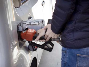 Поевтиняването на горивата в България продължава да изостава от други страни в ЕС