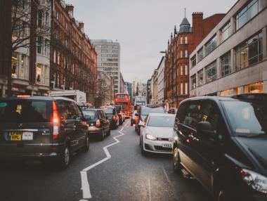 Британските продажби на нови коли се сринаха до нивото от 1946 г.