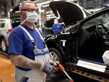Проблемите с доставките оскъпяват производството на Volkswagen