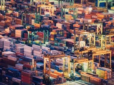 Вместо спад от 15.7%, китайският износ отбеляза 3.5% ръст