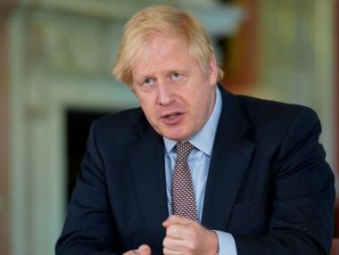 Британците вече могат да ходят на работа и да спортуват навън